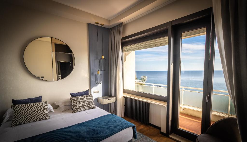 Postel nebo postele na pokoji v ubytování Grand Hotel Passetto