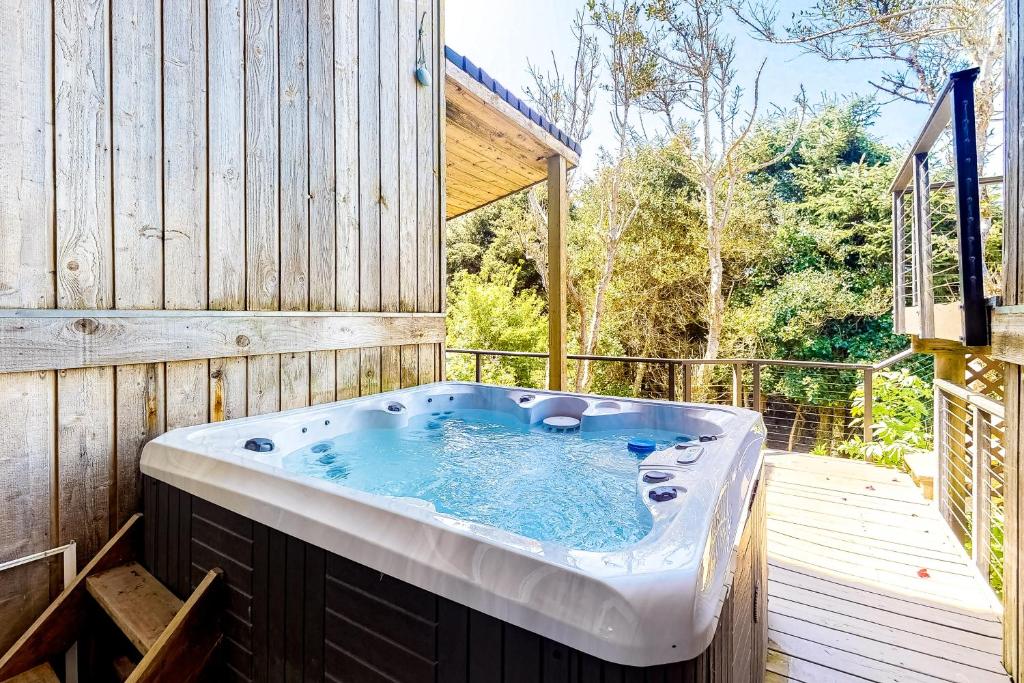 a jacuzzi tub sitting on a wooden deck at Sea Wonder in Tillamook