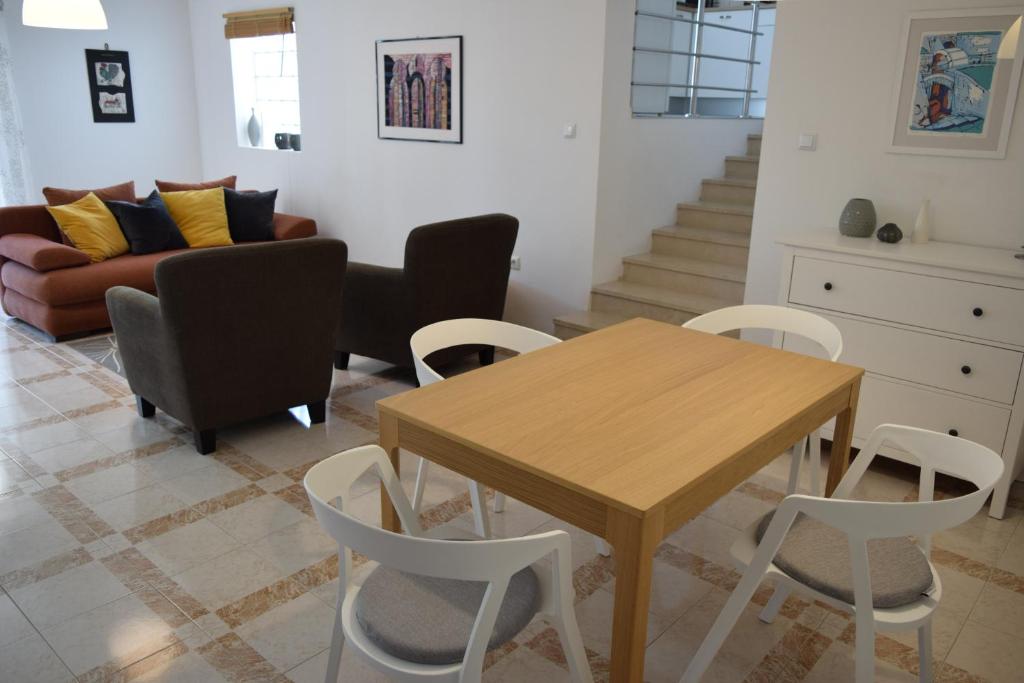 Posedenie v ubytovaní Lovely apartment with two terraces***