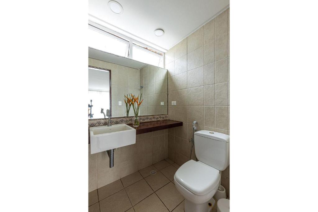  Mansão com Piscina Particular e Serviço de Cozinheira