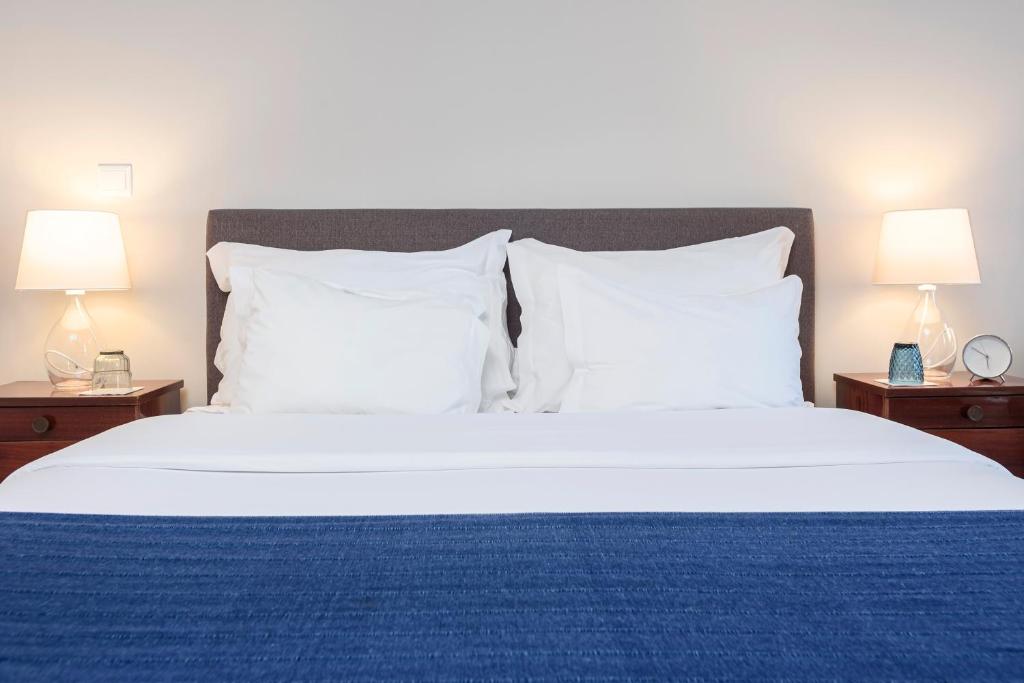 B The Guest Downtown - 15