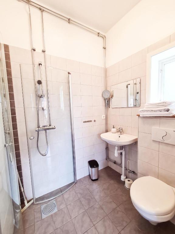 Koupelna v ubytování Röda Magasinet