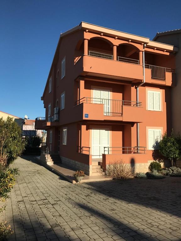 Budova, v ktorej sa apartmán nachádza