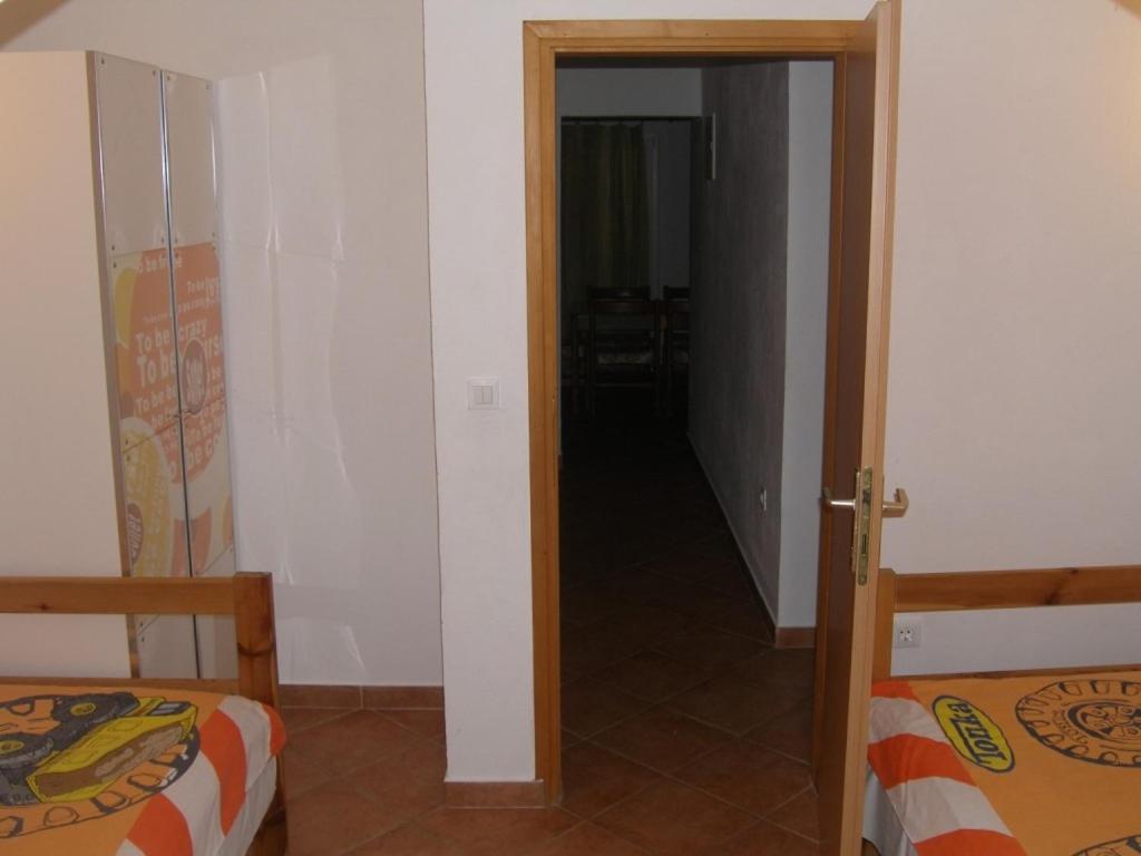 Posteľ alebo postele v izbe v ubytovaní Apartment in Sukošan with balcony, air conditioning, WiFi (4941-5)