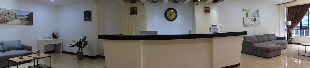 a lobby with a reception counter in a hospital at Hotel Paradise del Cafe in Pereira