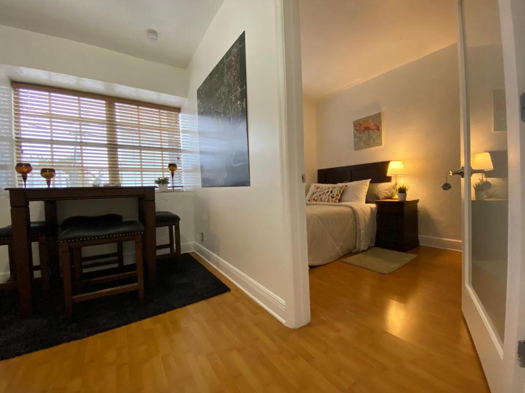 Miami Beach Rooms B&B photo