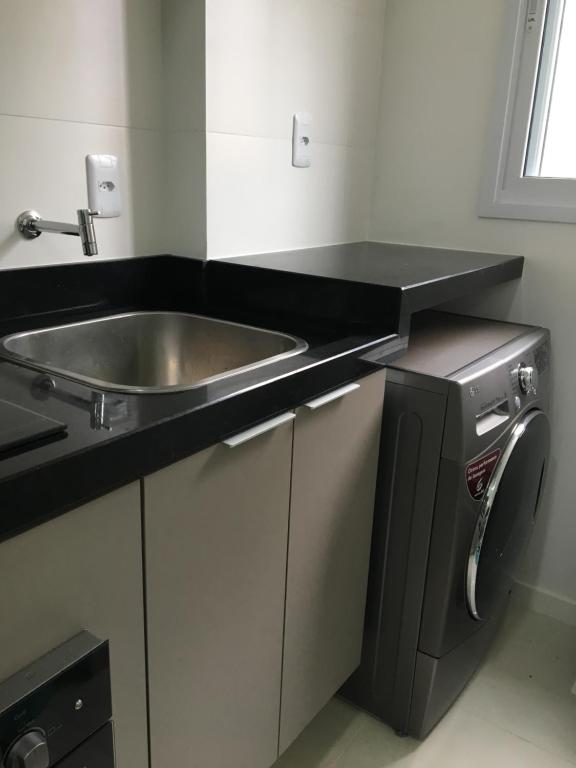  Excelente apartamento novo a 50 metros do mar
