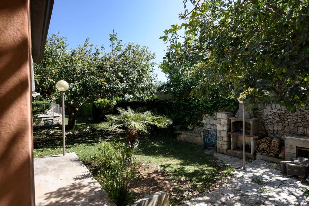 Vonkajšia záhrada v ubytovaní Karrua House