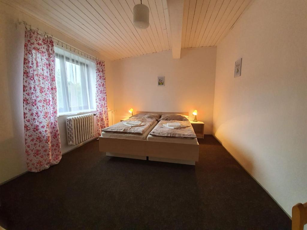 Postel nebo postele na pokoji v ubytování Penzion Hilšer