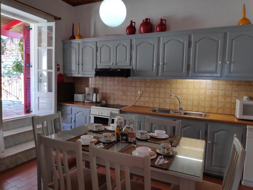 Kuchyň nebo kuchyňský kout v ubytování Villa Chrysoula