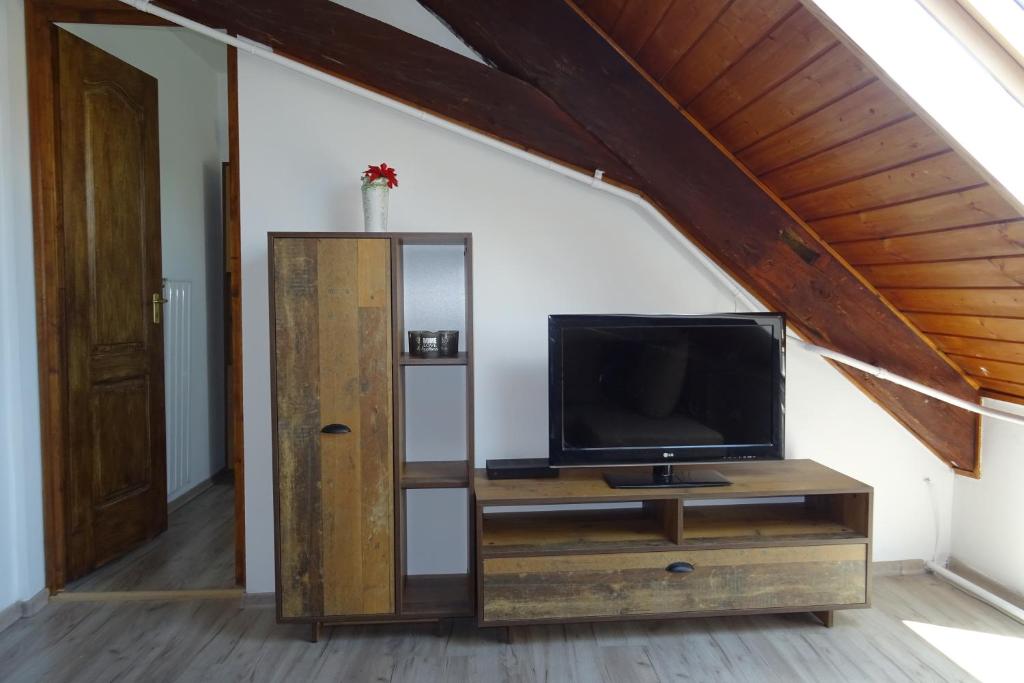 A television and/or entertainment centre at Magdalena Apartman