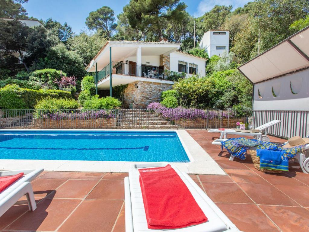 Bazén v ubytovaní Holiday Home Hector by Interhome alebo v jeho blízkosti