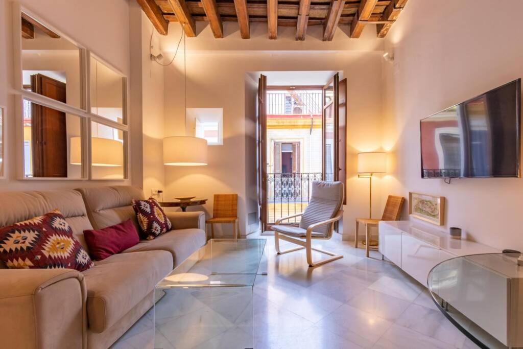 Hernando Colon Deluxe Suite by Valcambre, Sevilla ...