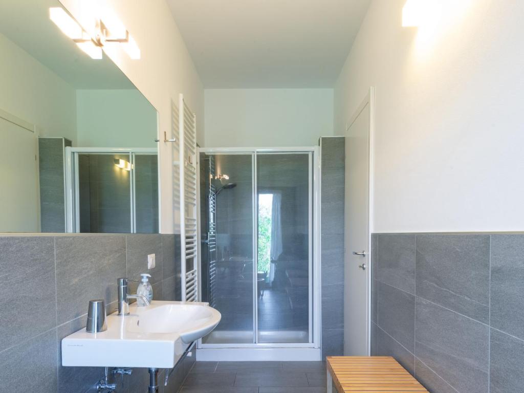 Kúpeľňa v ubytovaní Holiday Home Baila - CCO511 by Interhome