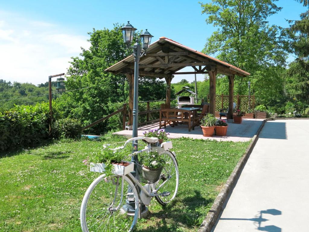 Vonkajšia záhrada v ubytovaní Holiday Home Il Cavaliere by Interhome