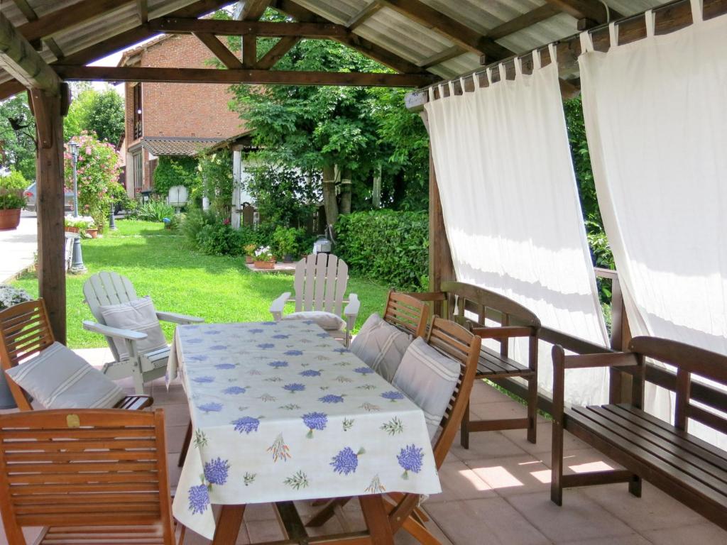 Vonkajšia záhrada v ubytovaní Holiday Home Il Cavaliere by Interhome