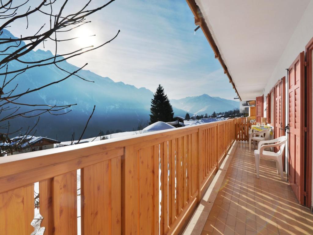 Zdjęcie z galerii obiektu Apartment Tieja de Gotart-1 by Interhome w mieście Vigo di Fassa