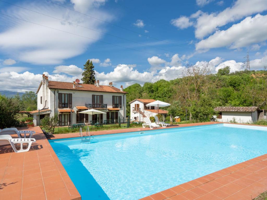Bazén v ubytování Holiday Home Podere Ritali by Interhome nebo v jeho okolí