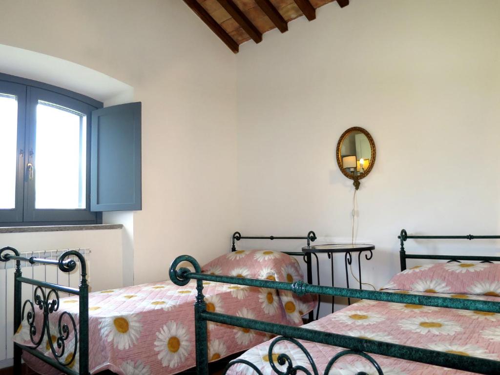 Posteľ alebo postele v izbe v ubytovaní Apartment Il Podere del Lago - BOL253 by Interhome