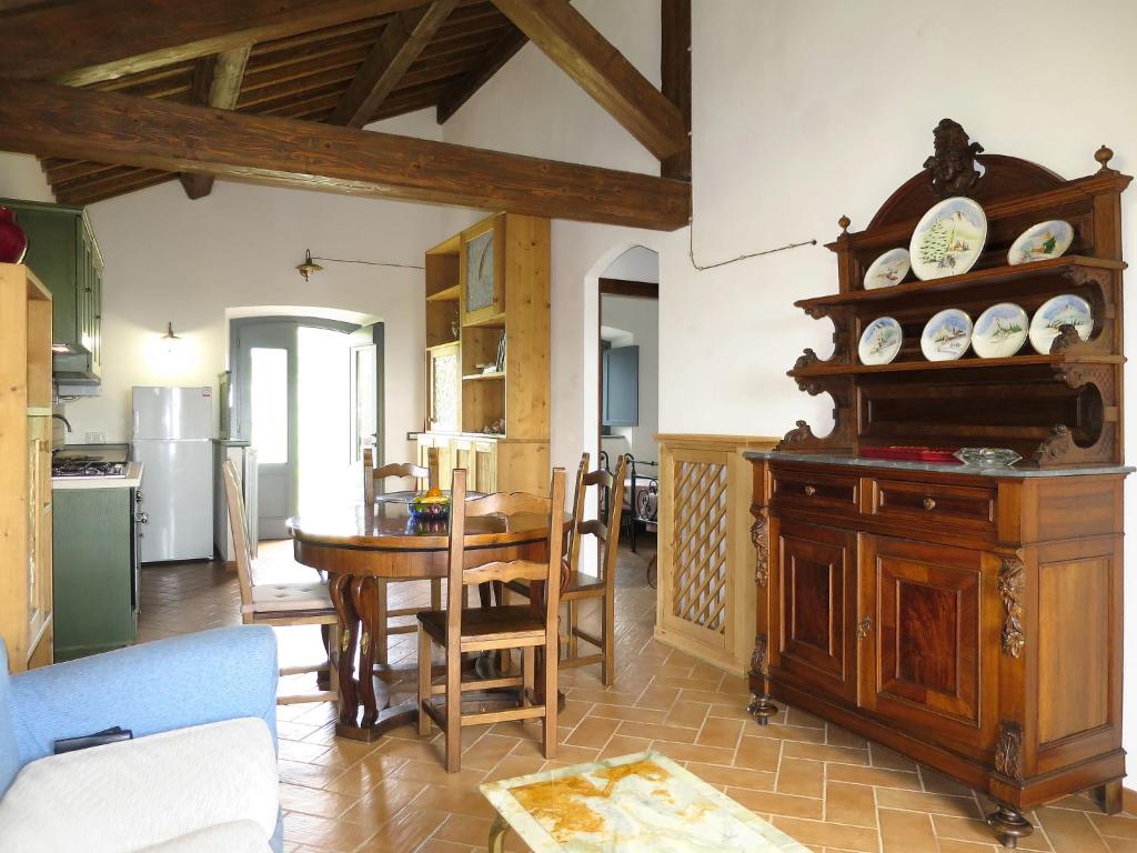 Kuchyňa alebo kuchynka v ubytovaní Apartment Il Podere del Lago - BOL253 by Interhome