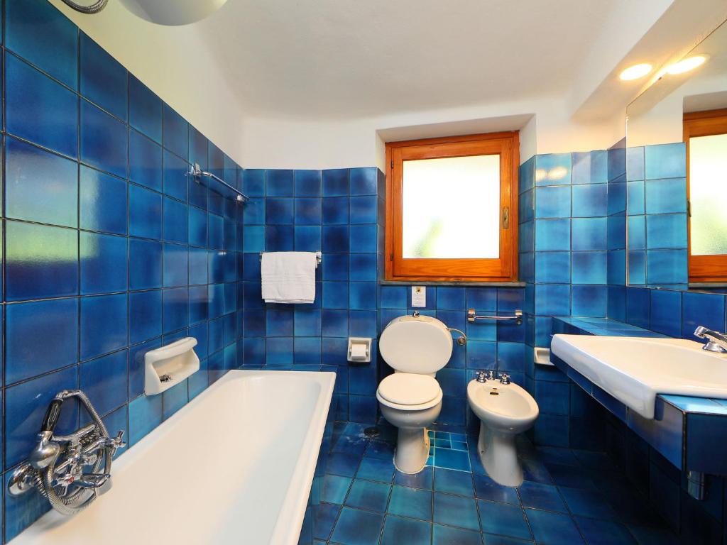 A bathroom at Holiday Home Terre Rare by Interhome