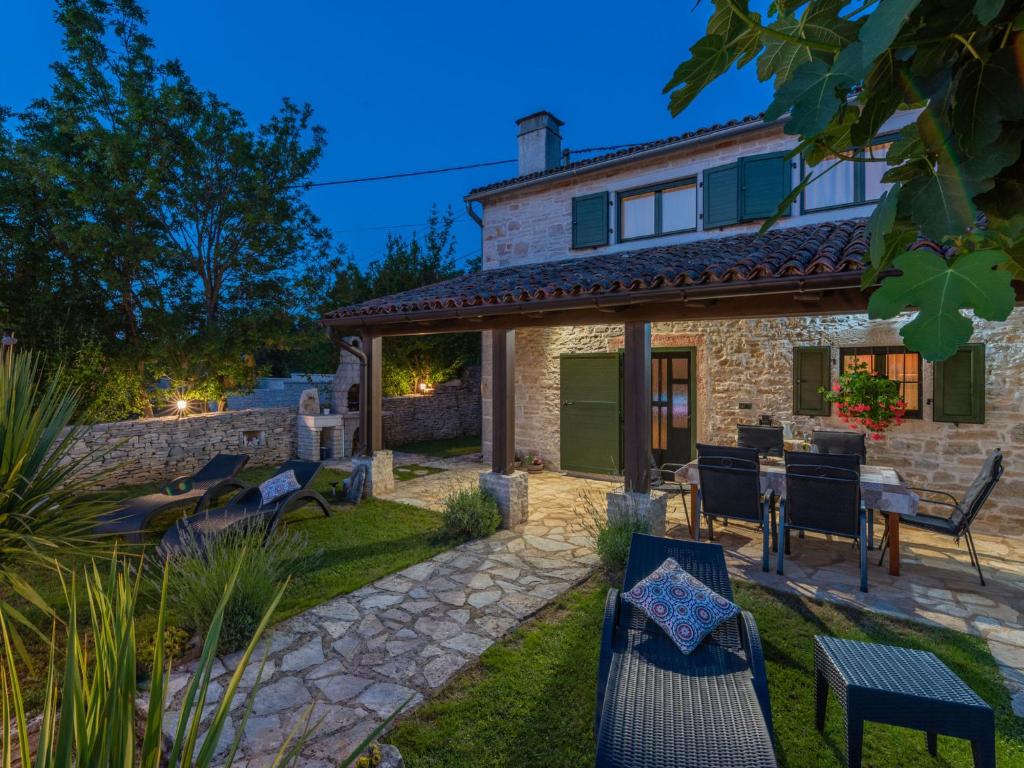 Vonkajšia záhrada v ubytovaní Holiday Home Villa Ana Rita by Interhome