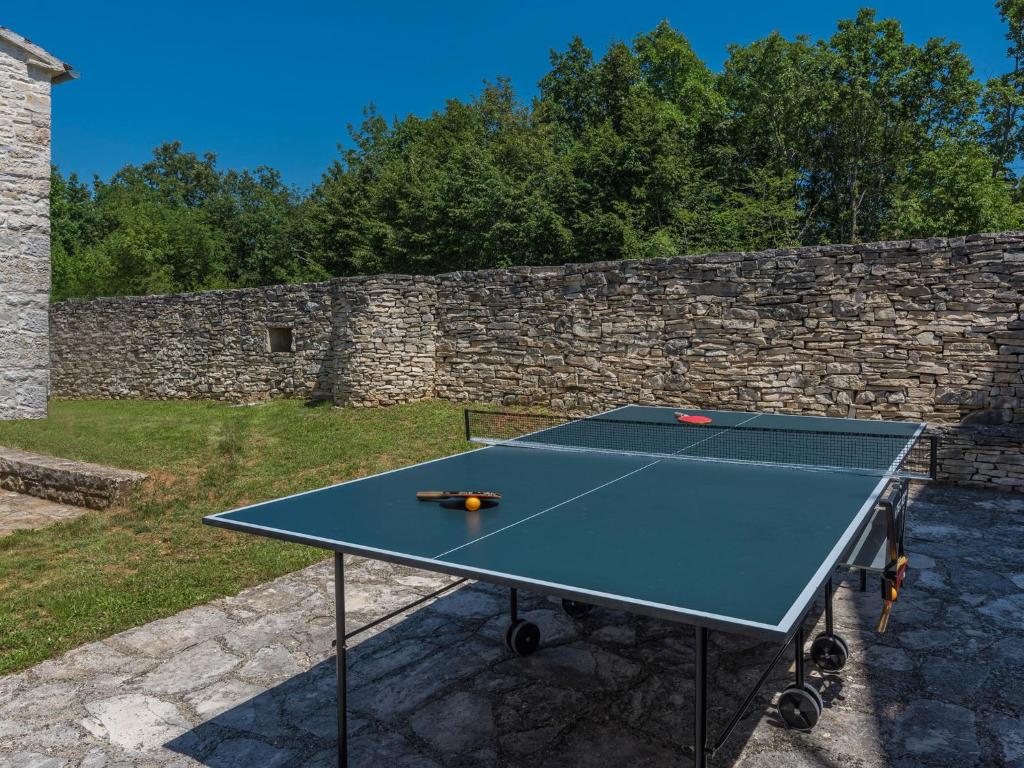 Stolný tenis v ubytovaní Holiday Home Villa Ana Rita by Interhome alebo v jeho okolí