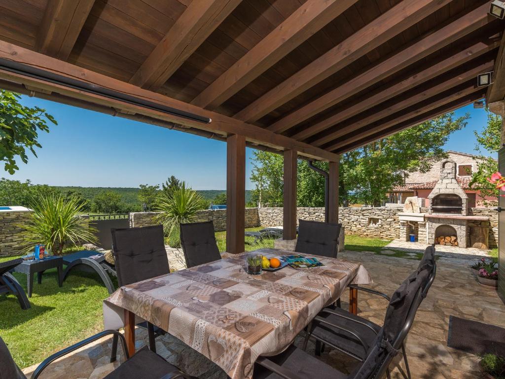 Vonkajšia záhrada v ubytovaní Holiday Home Villa Ana Rita by Interhome