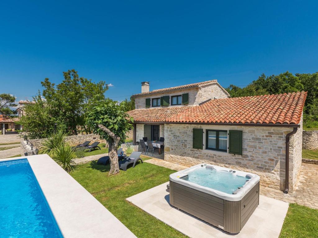 Bazén v ubytovaní Holiday Home Villa Ana Rita by Interhome alebo v jeho blízkosti