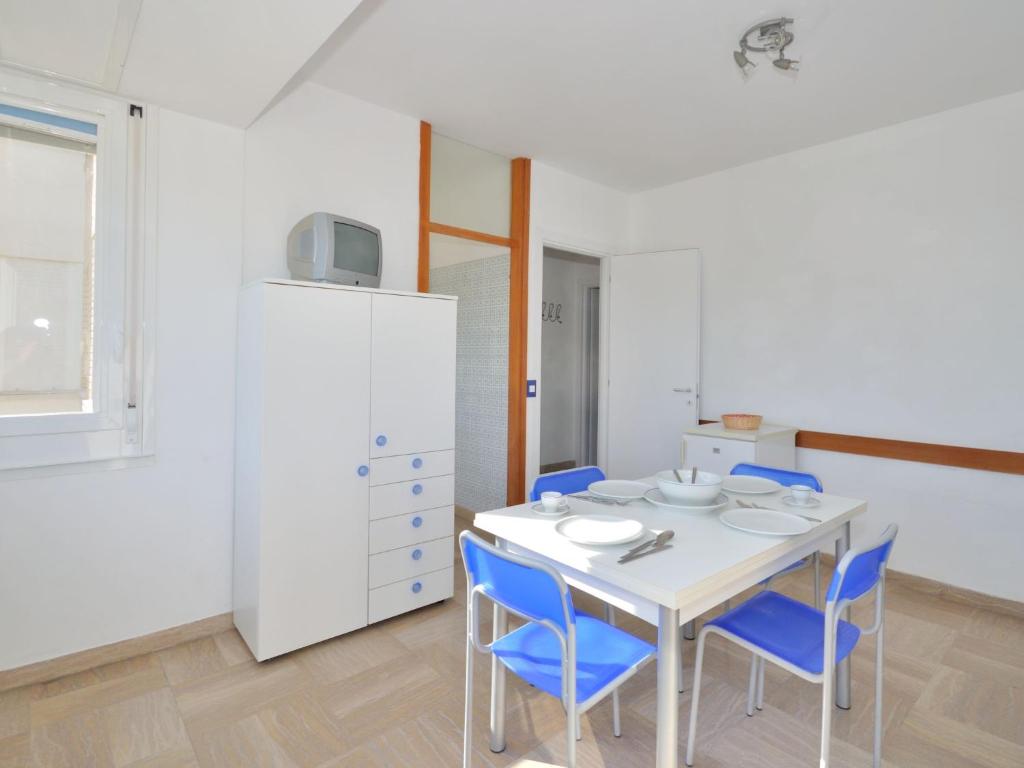A kitchen or kitchenette at Apartment Residence Pineda by Interhome
