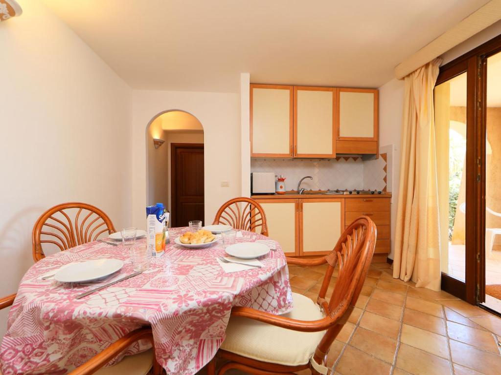Kuchyňa alebo kuchynka v ubytovaní Holiday Home Dalia 15 - Vista Village by Interhome