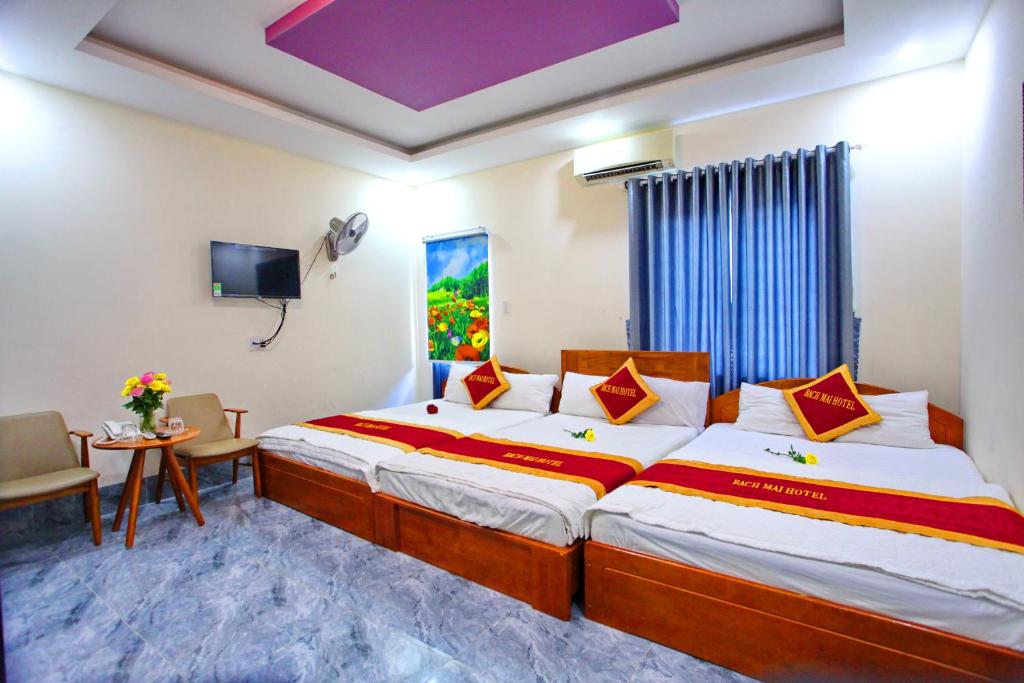Giường trong phòng chung tại Khách sạn Bạch Mai Vũng Tàu - Bach Mai Vung Tau hotel