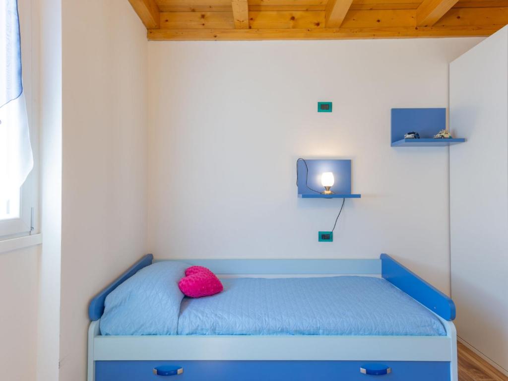 Łóżko lub łóżka w pokoju w obiekcie Holiday Home Gelsomini - CCO521 by Interhome
