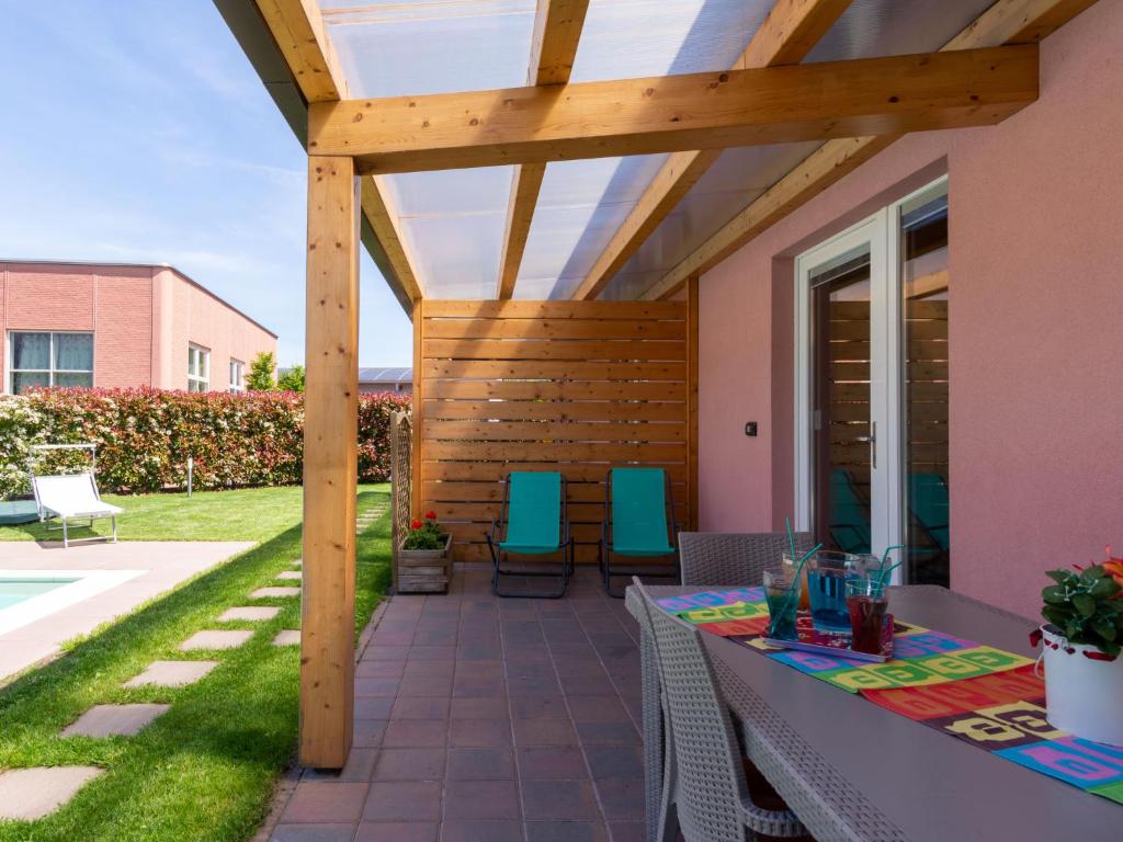 Ogród w obiekcie Holiday Home Gelsomini - CCO521 by Interhome
