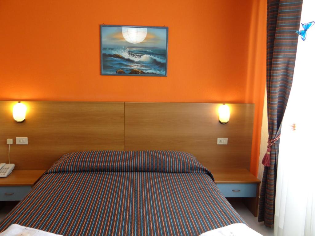 Postel nebo postele na pokoji v ubytování Hotel Amendola Fiera