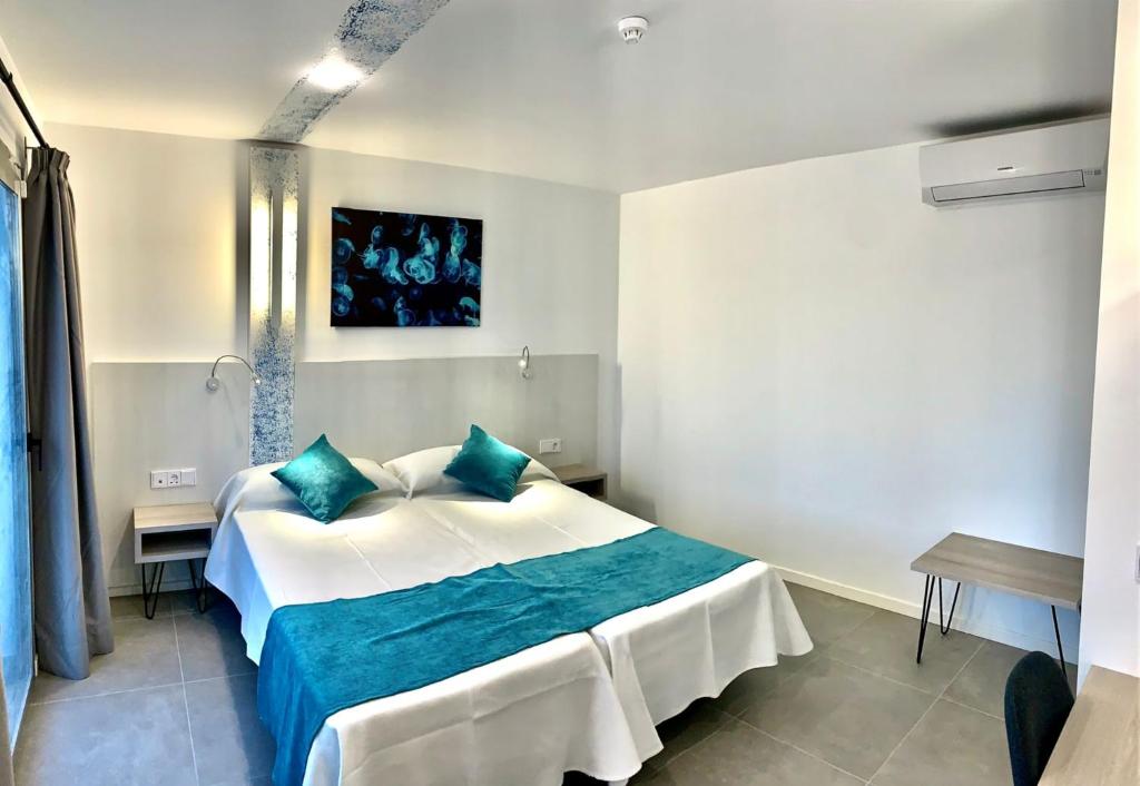 Hotel Brisa - Adults only, San Antonio – Updated 2023 Prices