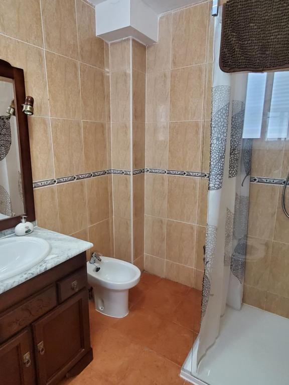 Kúpeľňa v ubytovaní DUPLEX ESPECTACULAR en PRIMERA LÍNEA NATURISTA!