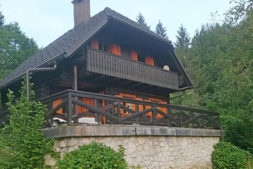 Budova, kde se prázdninový dům nachází