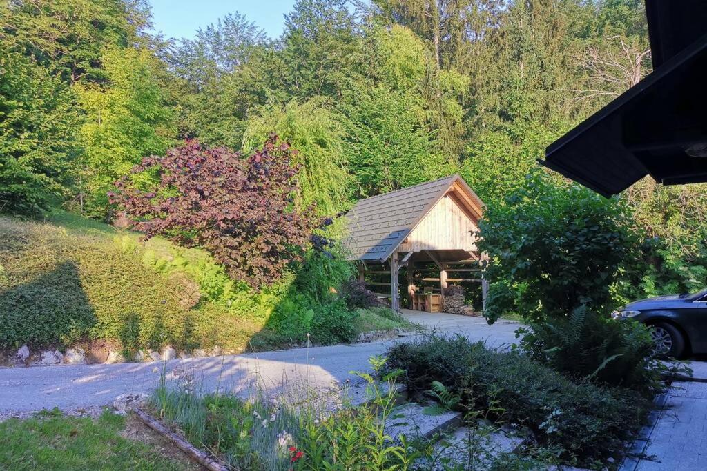 Zahrada ubytování Cottage in the woods - Lake Bohinj