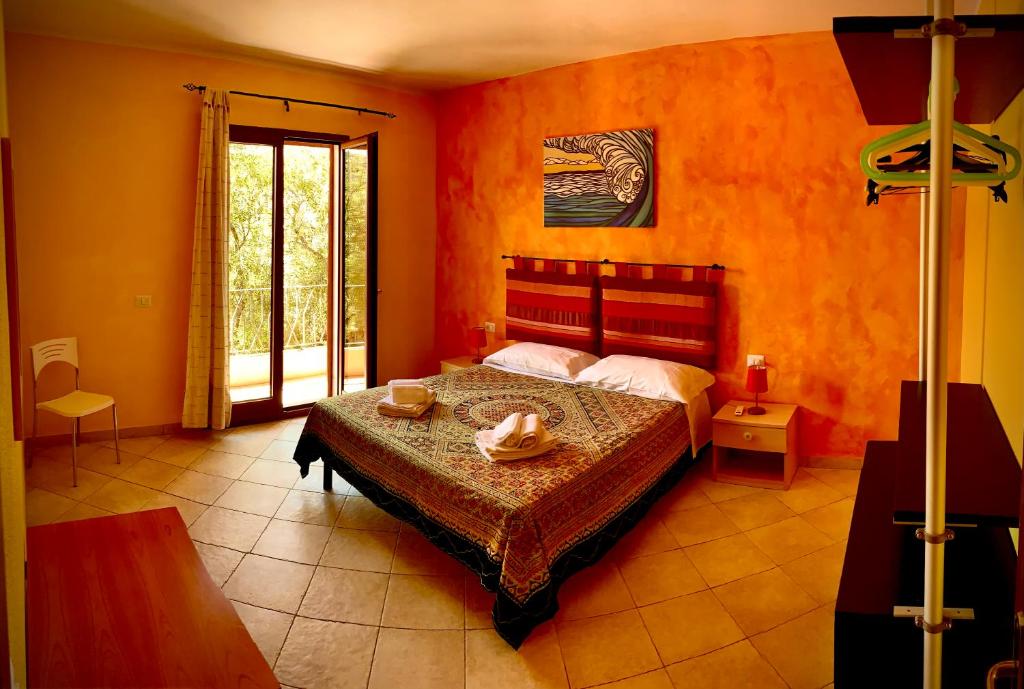Postel nebo postele na pokoji v ubytování Residenze L'Isola Surf House