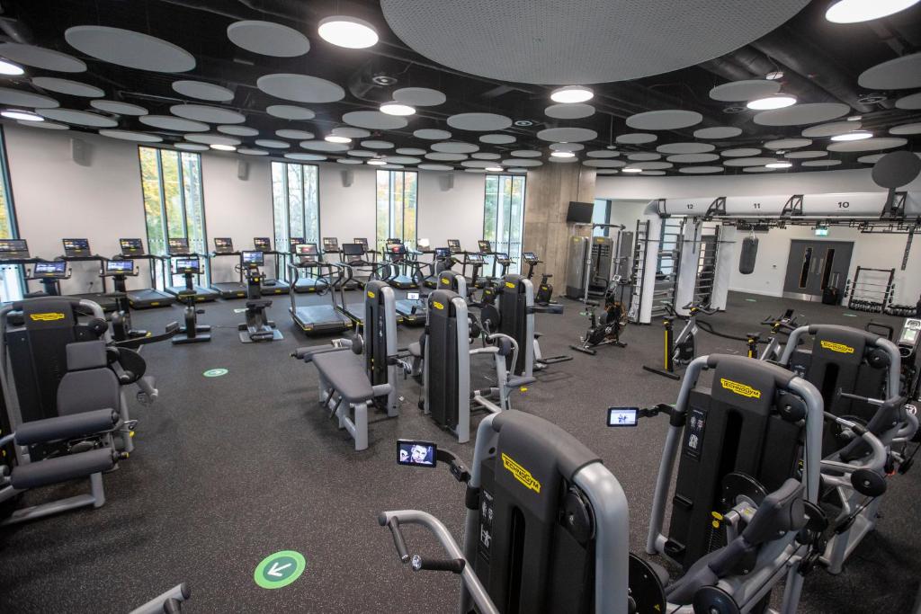 Fitness centrum a/nebo fitness zařízení v ubytování Stirling Court Hotel