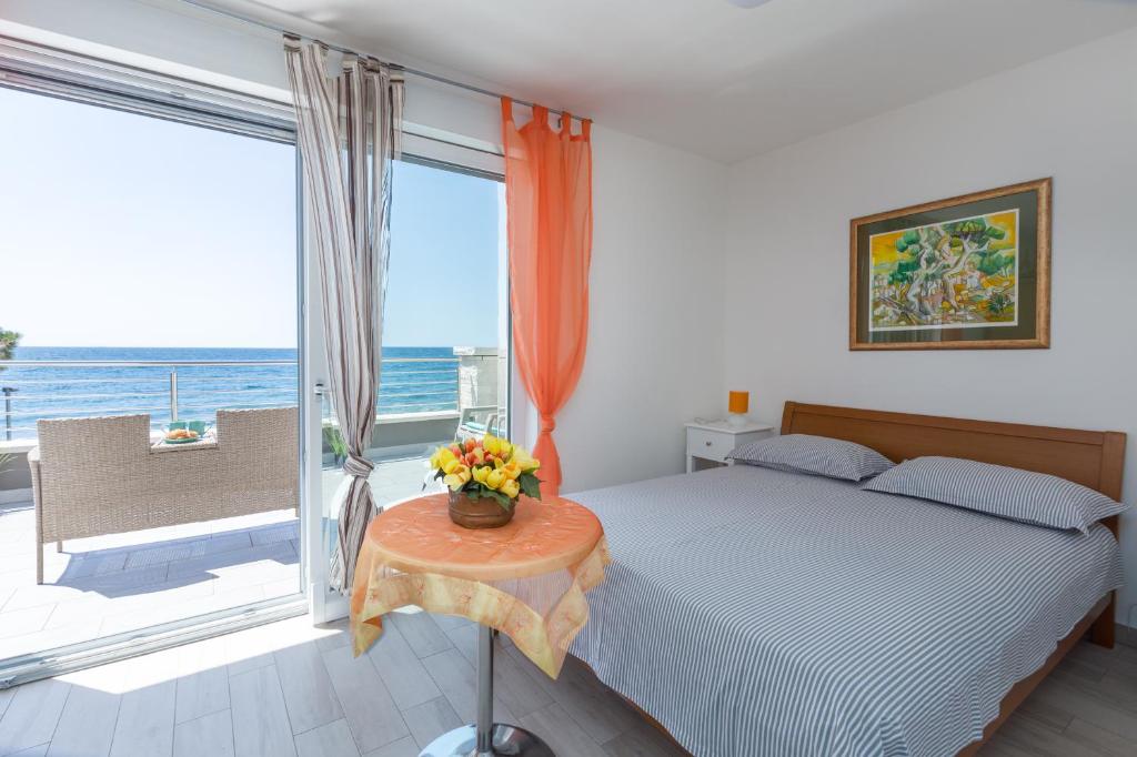 a bedroom with a bed and a view of the ocean at Villa Lucia Umag in Umag