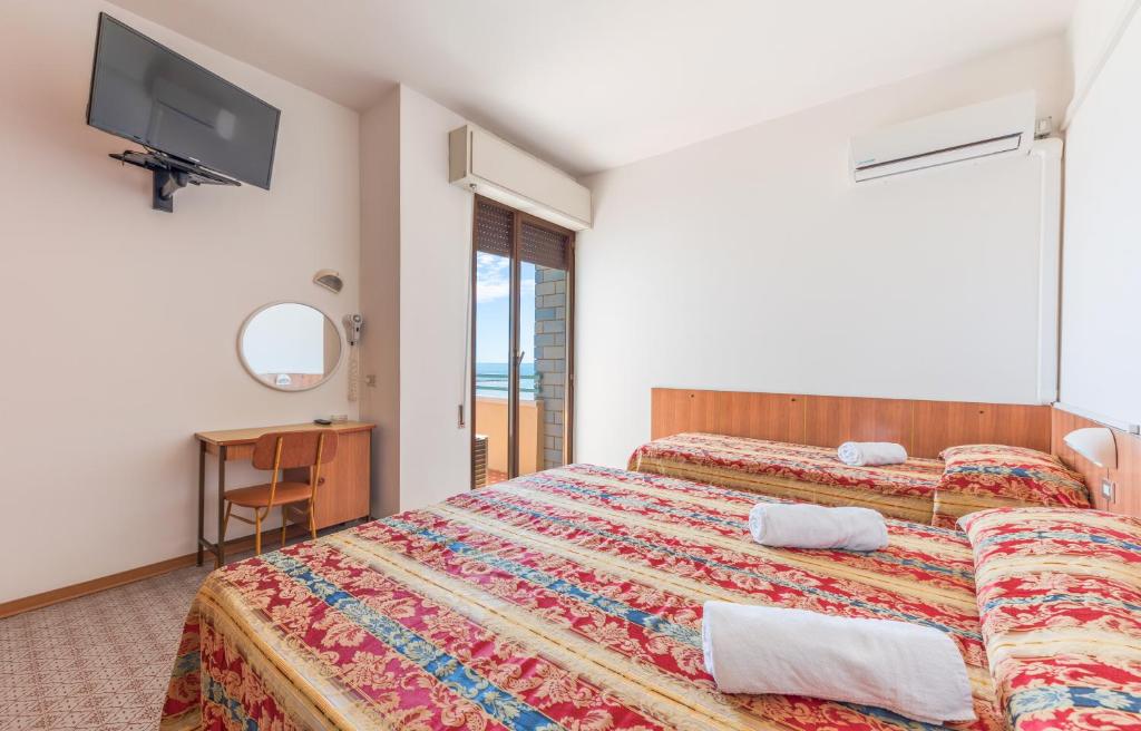 Hotel Majestic - Triple Room With Sea View
