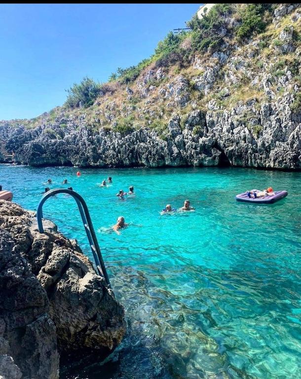Kép APPARTAMENTO SPECCHIO D'ACQUA szállásáról Marittimában a galériában