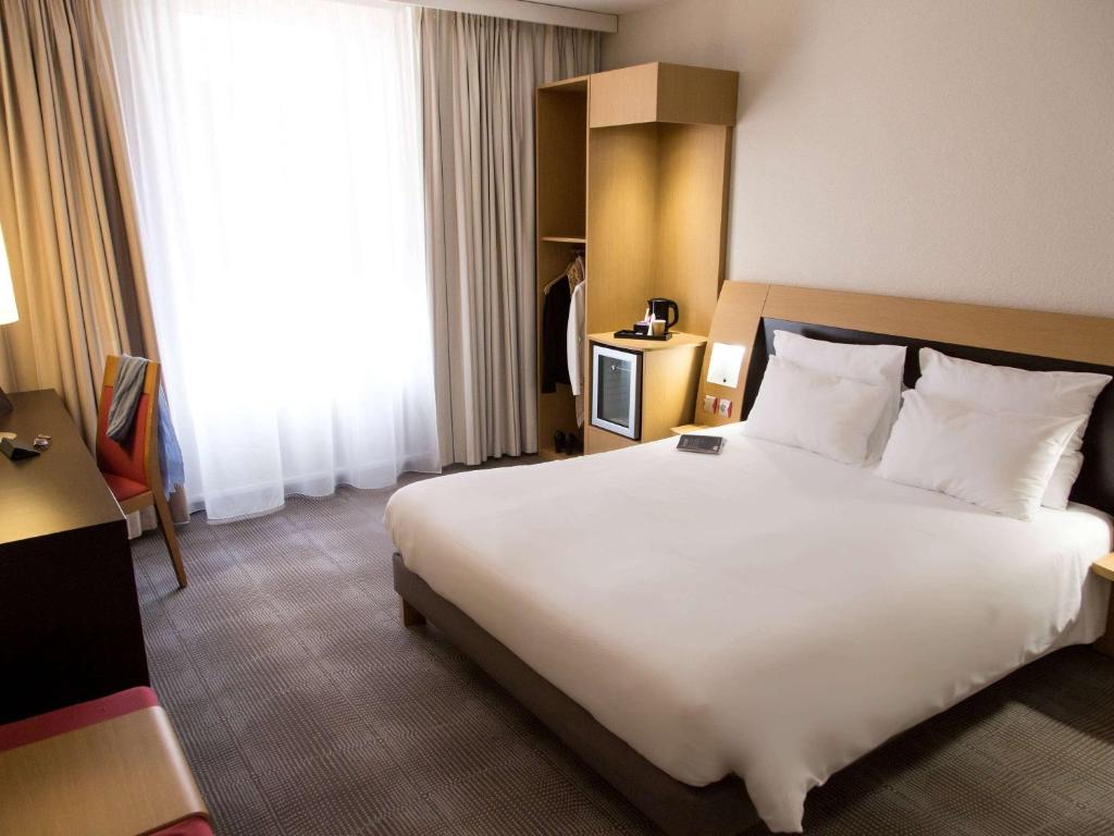 Postel nebo postele na pokoji v ubytování Novotel Perpignan Nord Rivesaltes
