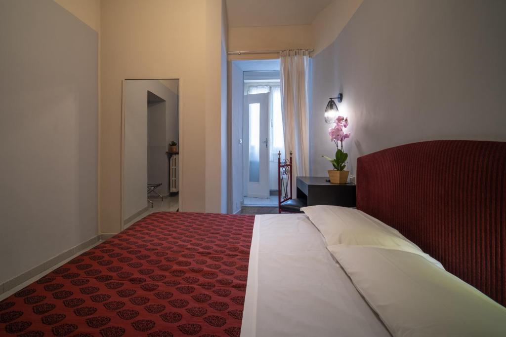 En eller flere senge i et værelse på Hotel Italia