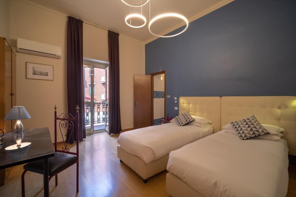 En eller flere senge i et værelse på Hotel Italia