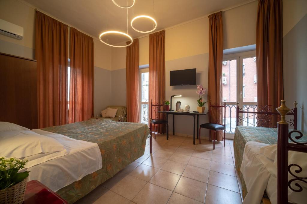 En eller flere senge i et værelse på Hotel Italia