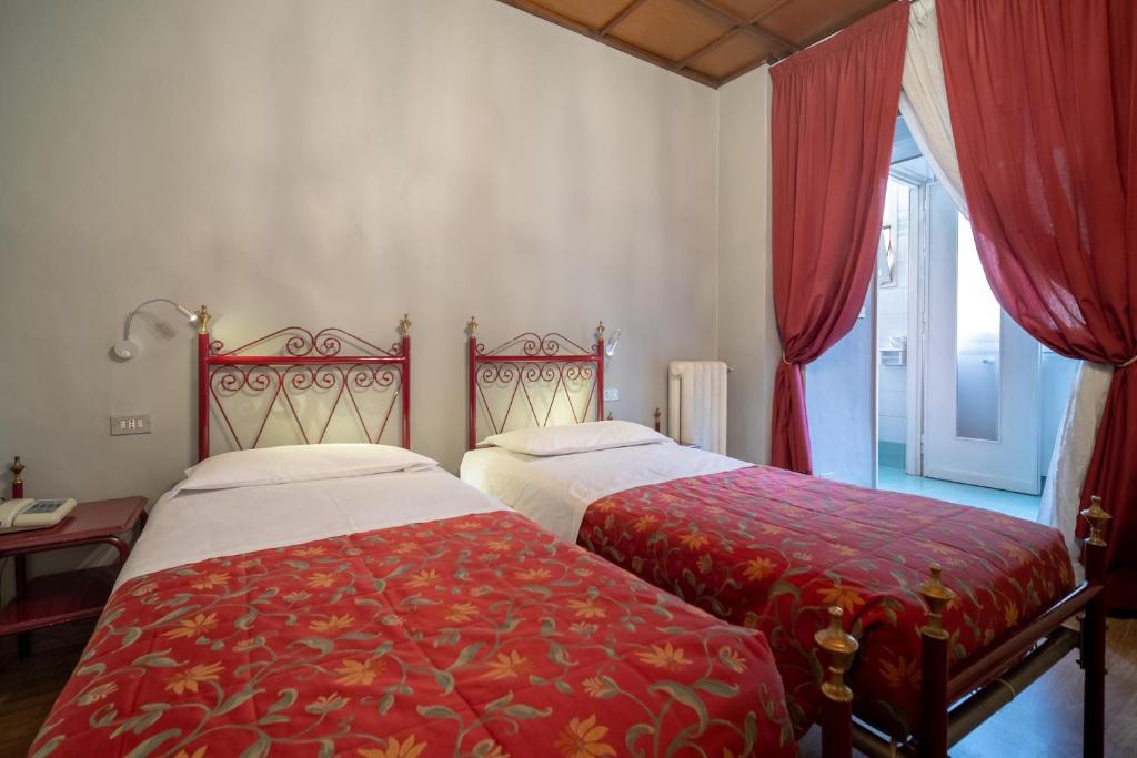 En eller flere senge i et værelse på Hotel Italia