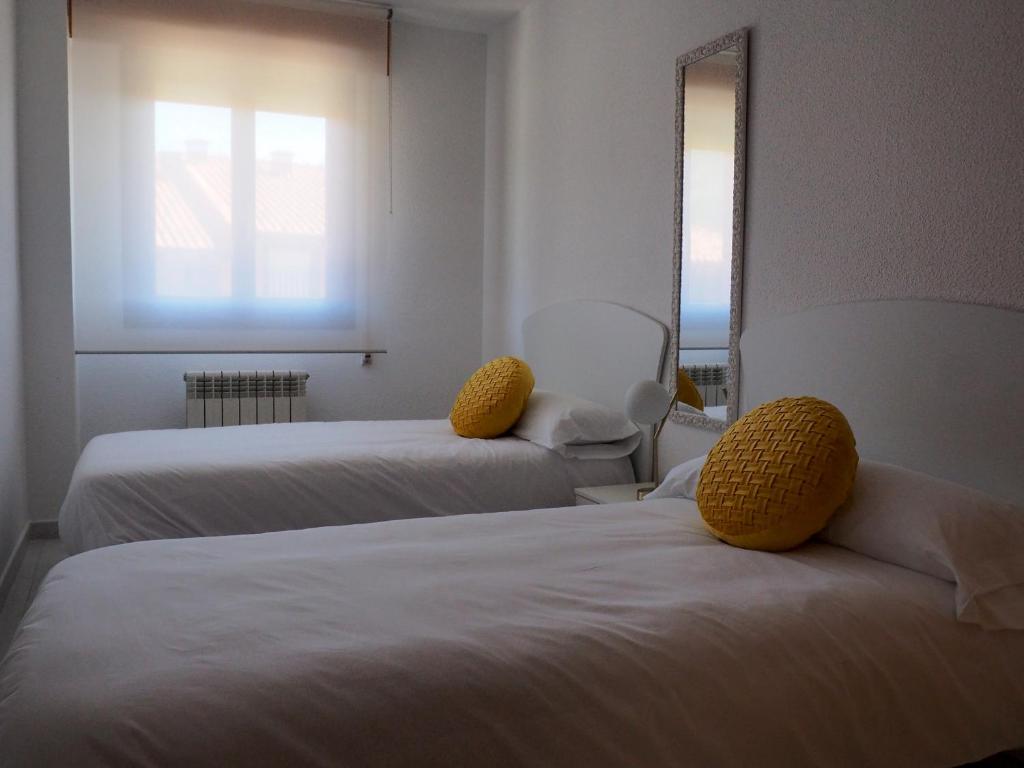 A bed or beds in a room at Apartamento Turístico Duero Niño